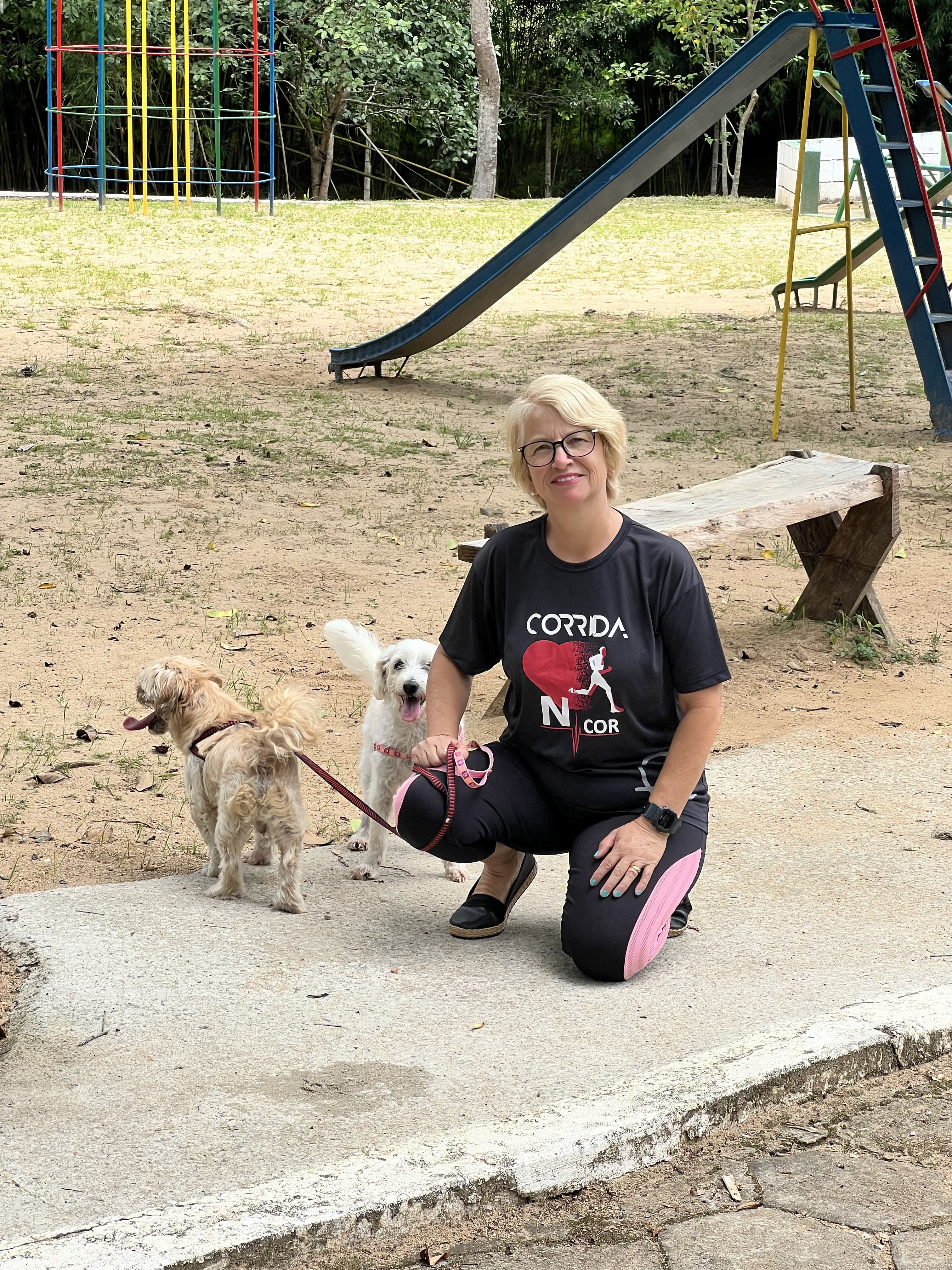 Rosemeire com cachorros